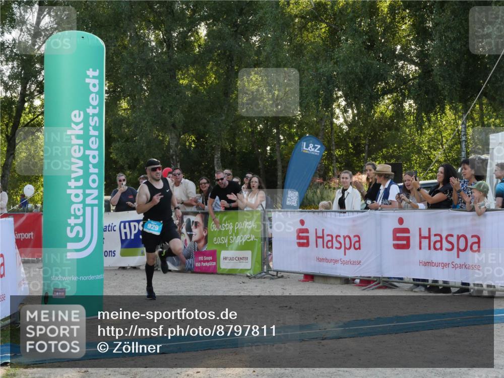 07.09.2025 - 19. Norderstedt Triathlon Zöllner http://msf.ph/oto/8797811 07.09.2025 17:37:10 Ziel 864, 929 meine-sportfotos.de