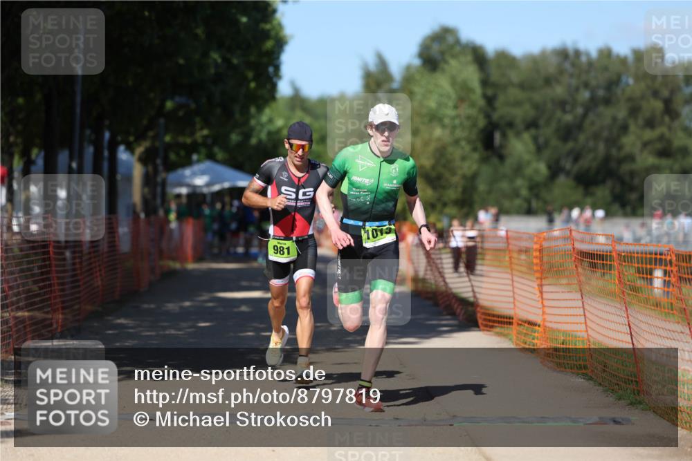 07.09.2025 - 19. Norderstedt Triathlon Michael Strokosch http://msf.ph/oto/8797819 07.09.2025 14:44:01 Laufen 981, 1013, 1027 meine-sportfotos.de