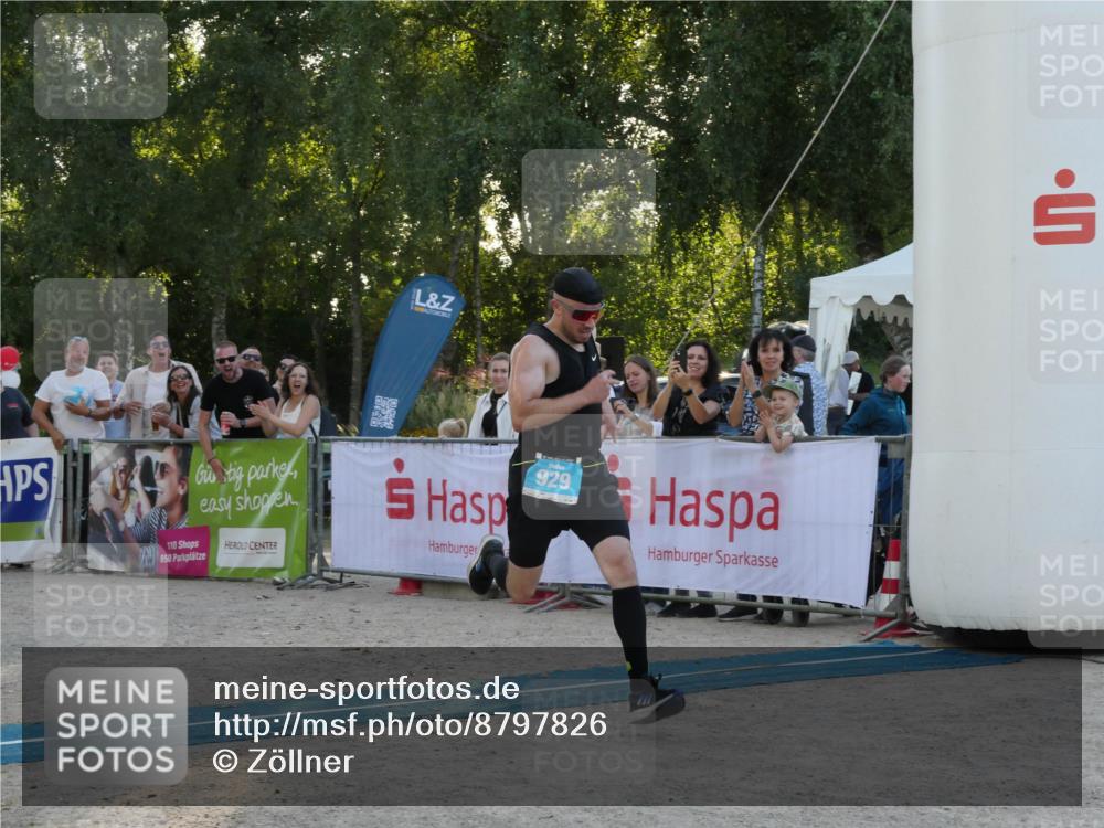07.09.2025 - 19. Norderstedt Triathlon Zöllner http://msf.ph/oto/8797826 07.09.2025 17:37:11 Ziel 864, 929 meine-sportfotos.de
