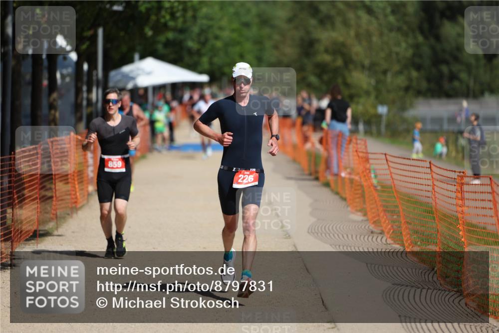 07.09.2025 - 19. Norderstedt Triathlon Michael Strokosch http://msf.ph/oto/8797831 07.09.2025 12:23:35 Laufen 226, 859 meine-sportfotos.de