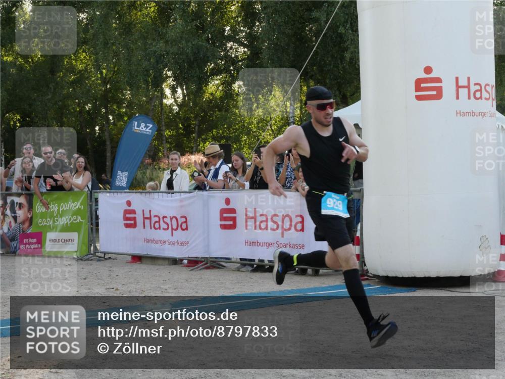 07.09.2025 - 19. Norderstedt Triathlon Zöllner http://msf.ph/oto/8797833 07.09.2025 17:37:11 Ziel 864, 929 meine-sportfotos.de