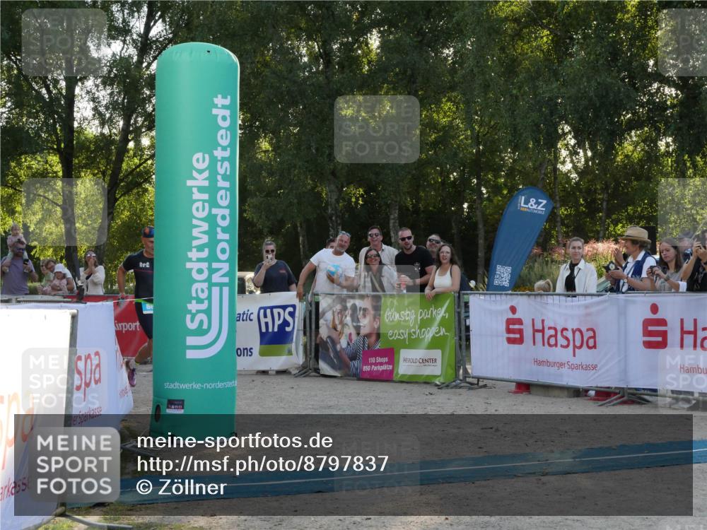 07.09.2025 - 19. Norderstedt Triathlon Zöllner http://msf.ph/oto/8797837 07.09.2025 17:37:12 Ziel 864, 929 meine-sportfotos.de