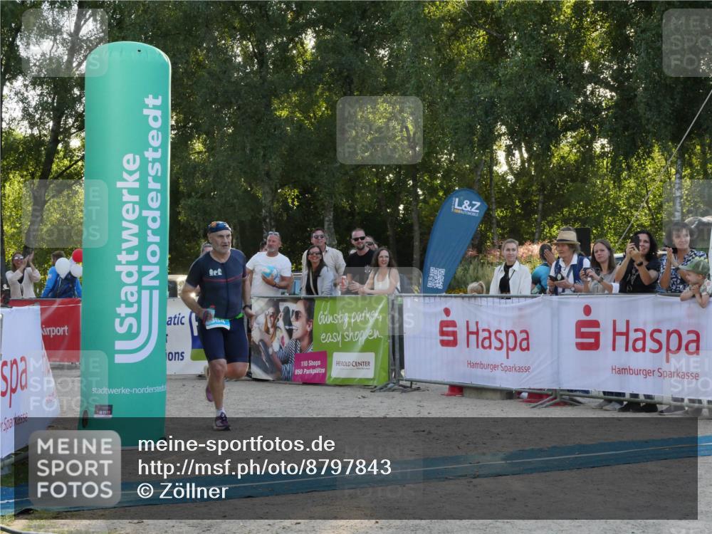 07.09.2025 - 19. Norderstedt Triathlon Zöllner http://msf.ph/oto/8797843 07.09.2025 17:37:13 Ziel 864, 929 meine-sportfotos.de