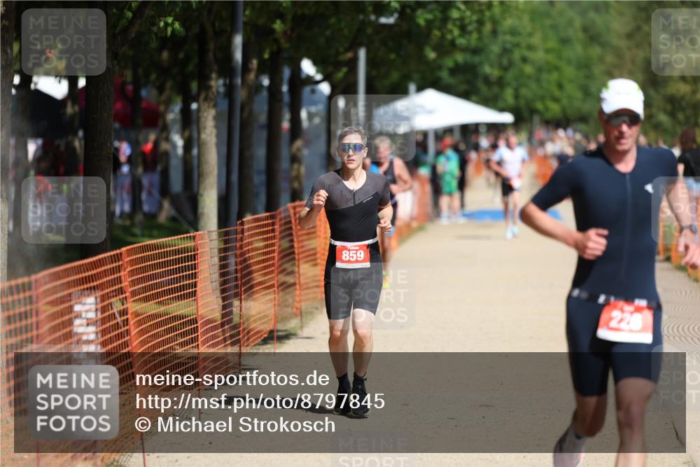 07.09.2025 - 19. Norderstedt Triathlon Michael Strokosch http://msf.ph/oto/8797845 07.09.2025 12:23:37 Laufen 226, 859 meine-sportfotos.de