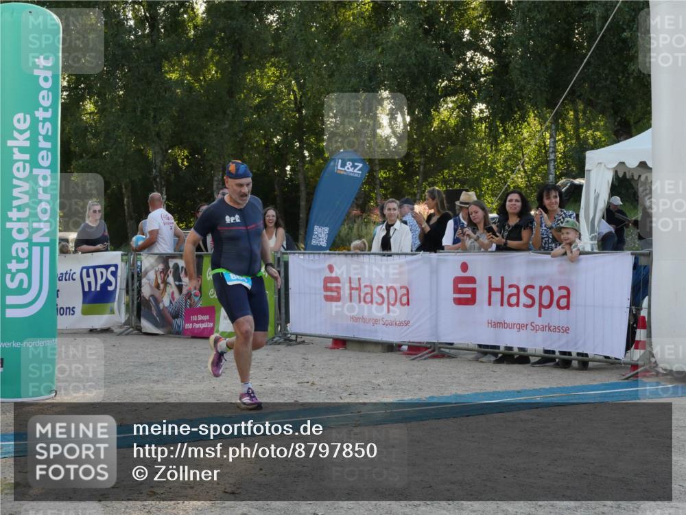 07.09.2025 - 19. Norderstedt Triathlon Zöllner http://msf.ph/oto/8797850 07.09.2025 17:37:14 Ziel 864, 929 meine-sportfotos.de