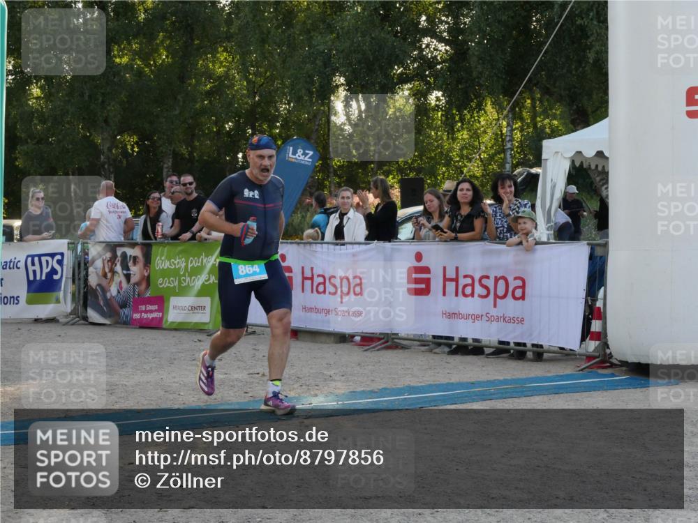 07.09.2025 - 19. Norderstedt Triathlon Zöllner http://msf.ph/oto/8797856 07.09.2025 17:37:14 Ziel 864, 929 meine-sportfotos.de