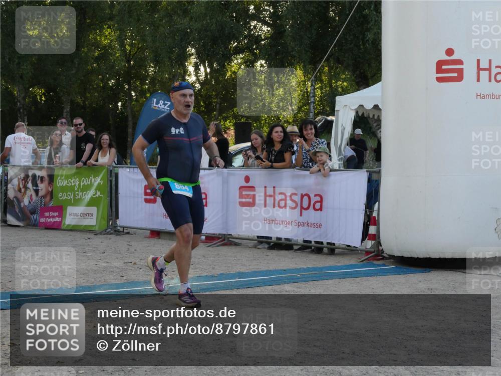07.09.2025 - 19. Norderstedt Triathlon Zöllner http://msf.ph/oto/8797861 07.09.2025 17:37:14 Ziel 864, 929 meine-sportfotos.de