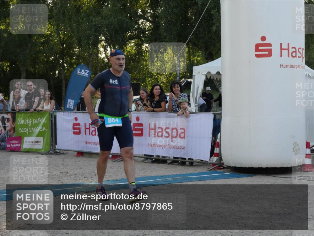 07.09.2025 - 19. Norderstedt Triathlon Zöllner http://msf.ph/oto/8797865 07.09.2025 17:37:15 Ziel 864, 929 meine-sportfotos.de