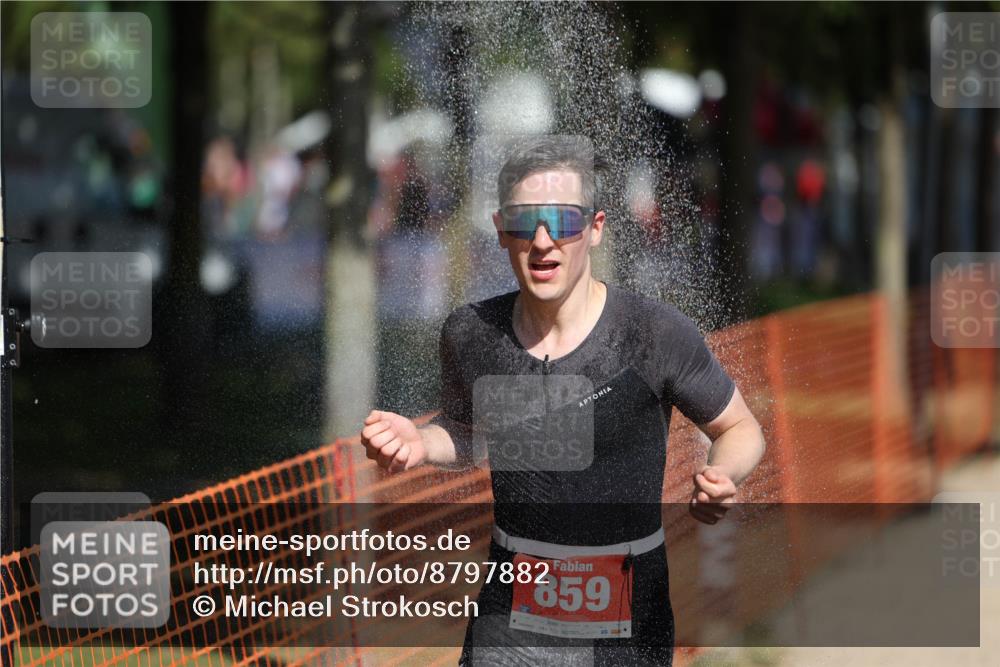 07.09.2025 - 19. Norderstedt Triathlon Michael Strokosch http://msf.ph/oto/8797882 07.09.2025 12:23:41 Laufen 152, 226, 859 meine-sportfotos.de