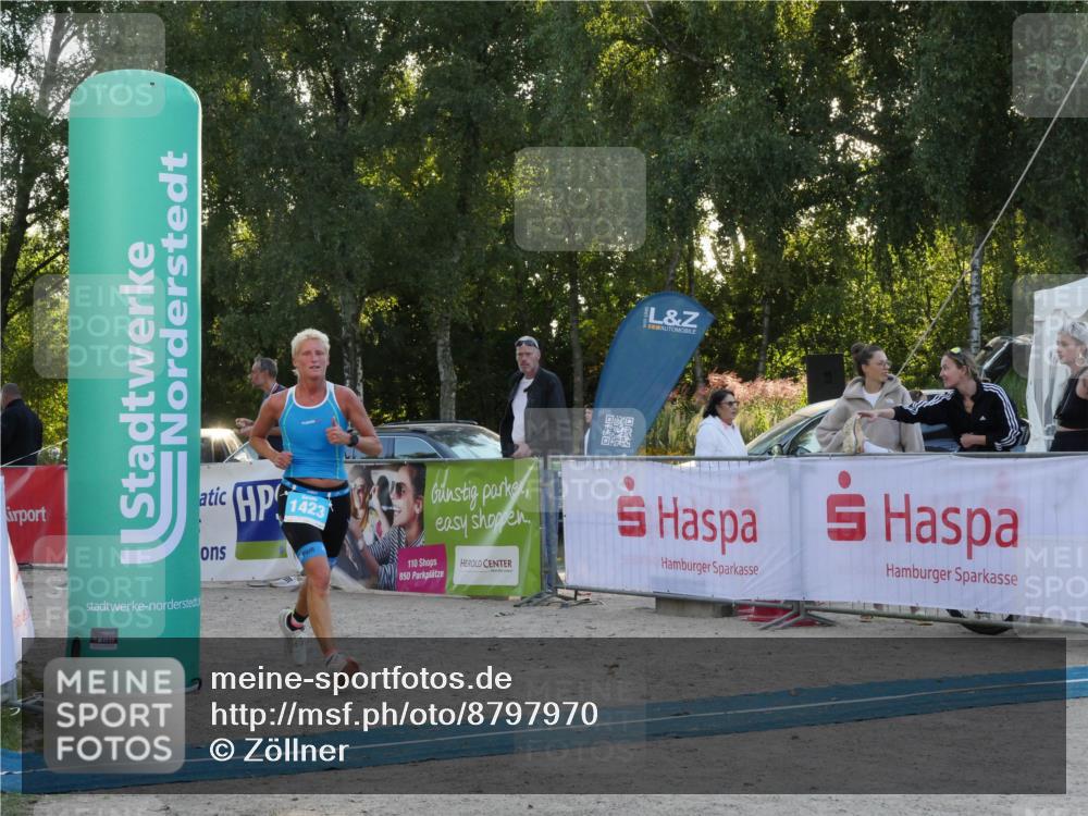 07.09.2025 - 19. Norderstedt Triathlon Zöllner http://msf.ph/oto/8797970 07.09.2025 17:42:42 Ziel 1423 meine-sportfotos.de