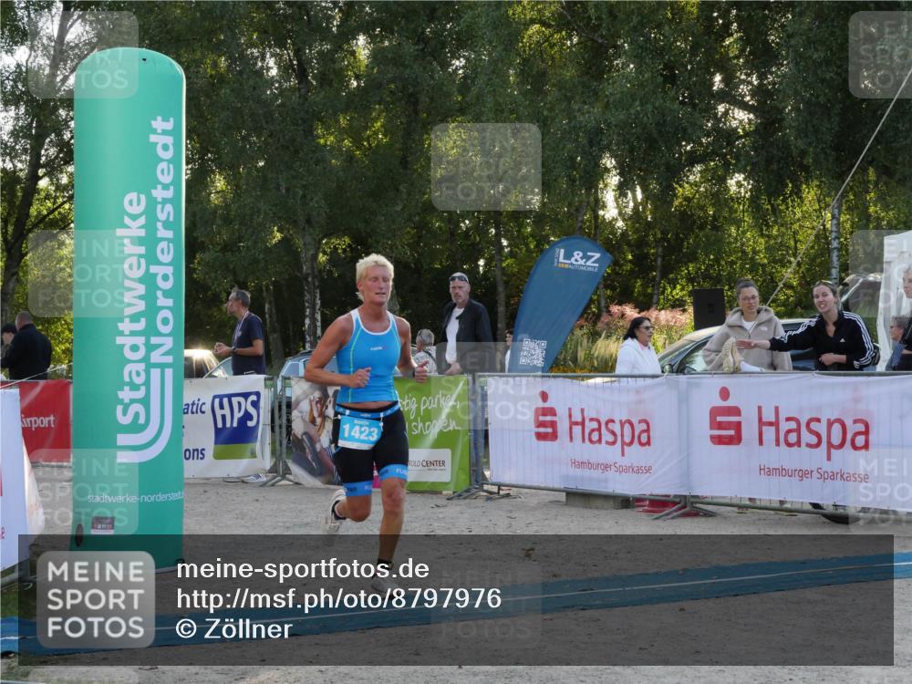 07.09.2025 - 19. Norderstedt Triathlon Zöllner http://msf.ph/oto/8797976 07.09.2025 17:42:43 Ziel 1423 meine-sportfotos.de