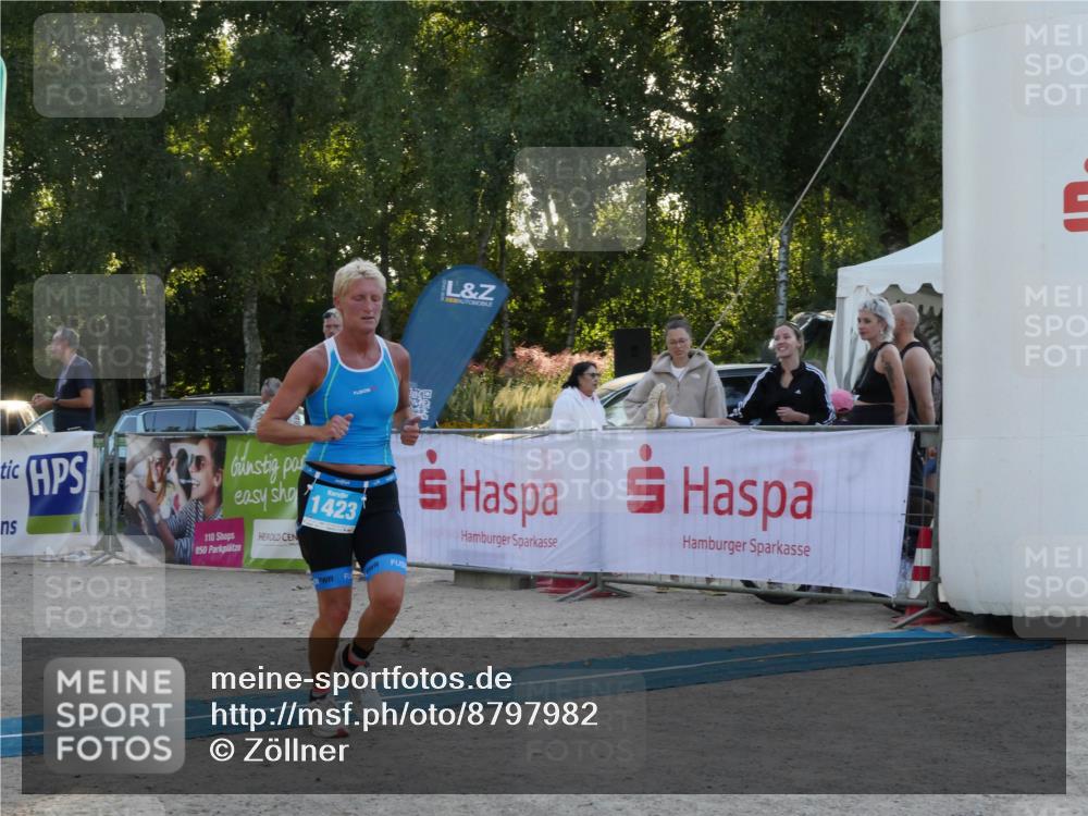 07.09.2025 - 19. Norderstedt Triathlon Zöllner http://msf.ph/oto/8797982 07.09.2025 17:42:43 Ziel 1423 meine-sportfotos.de