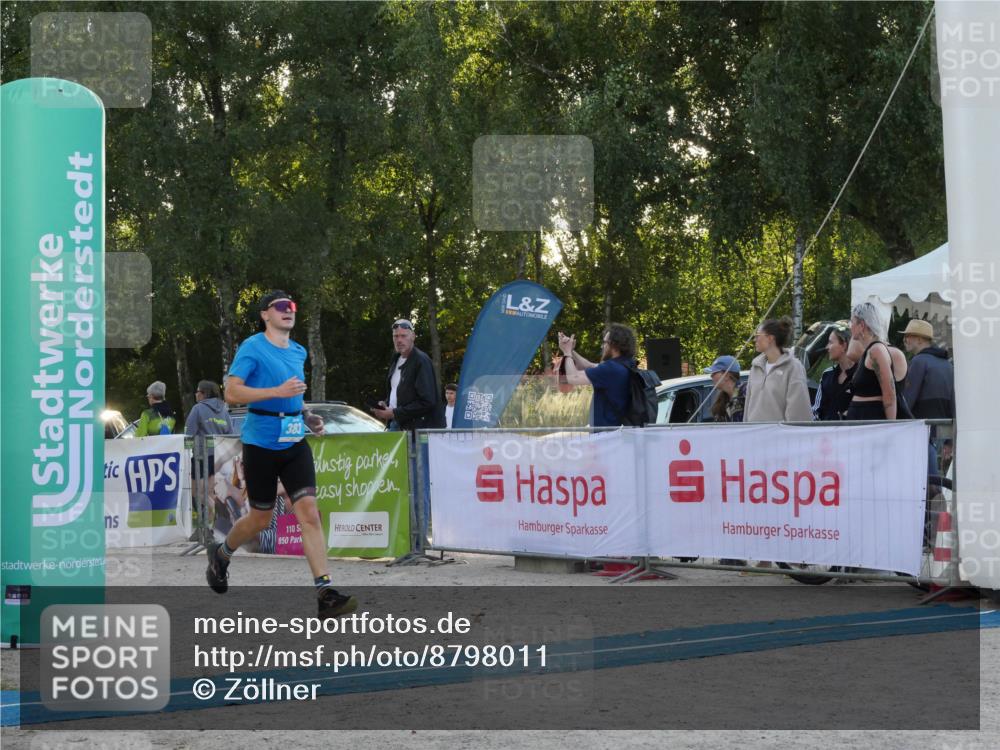 07.09.2025 - 19. Norderstedt Triathlon Zöllner http://msf.ph/oto/8798011 07.09.2025 17:43:47 Ziel 383, 429, 952 meine-sportfotos.de