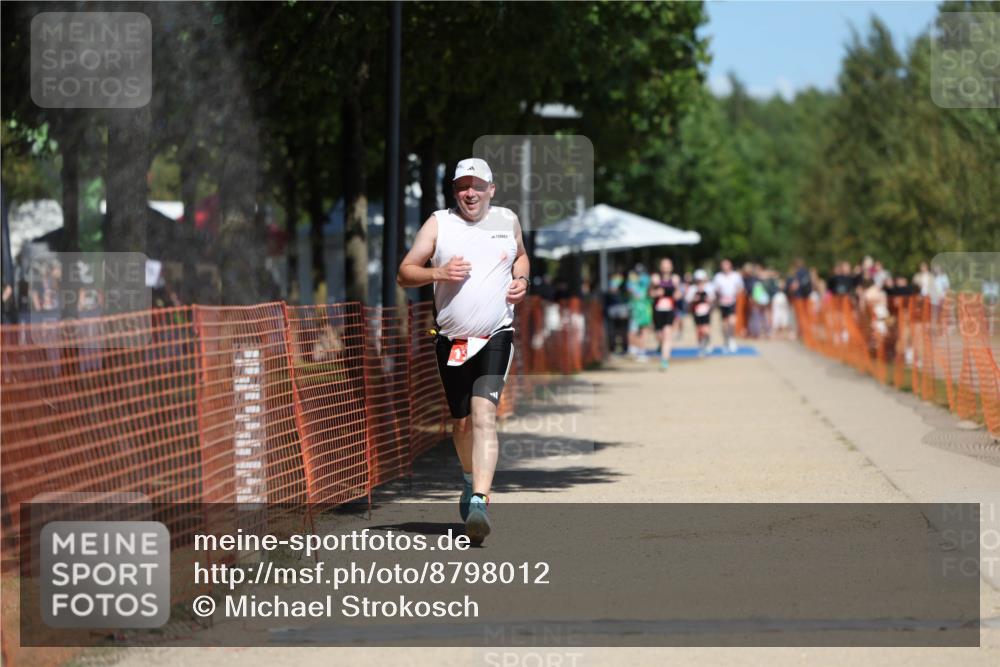 07.09.2025 - 19. Norderstedt Triathlon Michael Strokosch http://msf.ph/oto/8798012 07.09.2025 13:04:58 Laufen 1276 meine-sportfotos.de