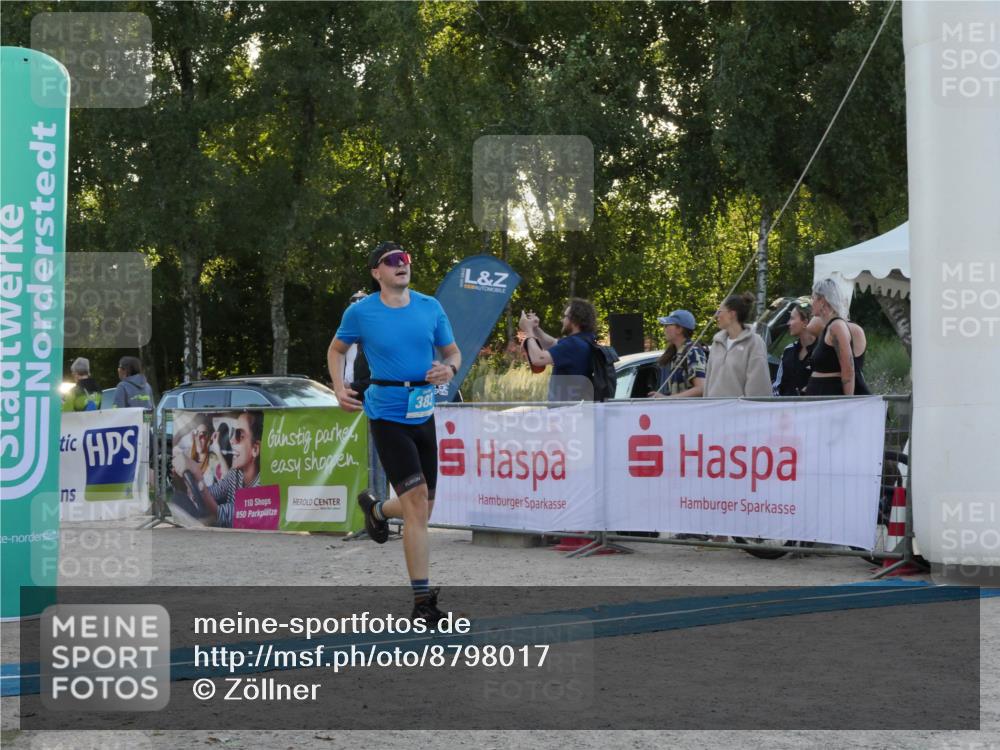 07.09.2025 - 19. Norderstedt Triathlon Zöllner http://msf.ph/oto/8798017 07.09.2025 17:43:47 Ziel 383, 429, 952 meine-sportfotos.de