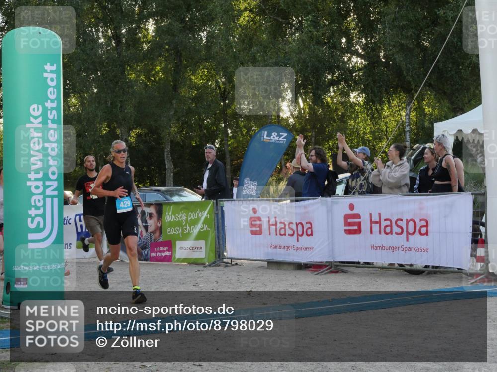 07.09.2025 - 19. Norderstedt Triathlon Zöllner http://msf.ph/oto/8798029 07.09.2025 17:43:50 Ziel 383, 429, 952 meine-sportfotos.de
