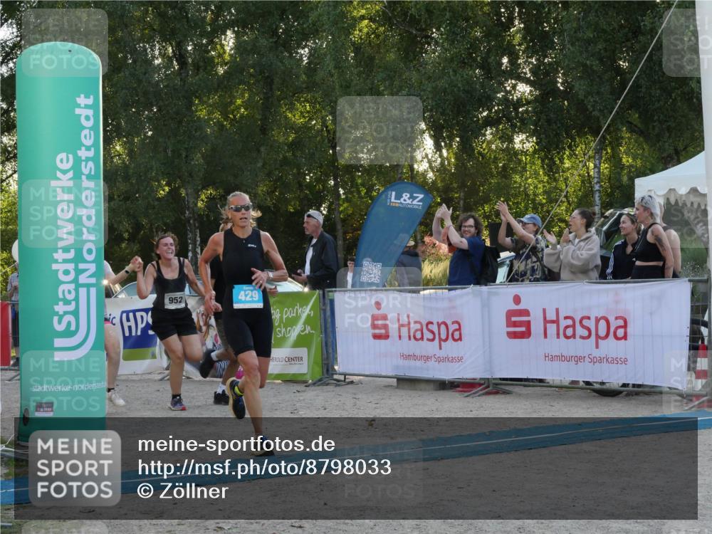 07.09.2025 - 19. Norderstedt Triathlon Zöllner http://msf.ph/oto/8798033 07.09.2025 17:43:50 Ziel 383, 429, 952 meine-sportfotos.de