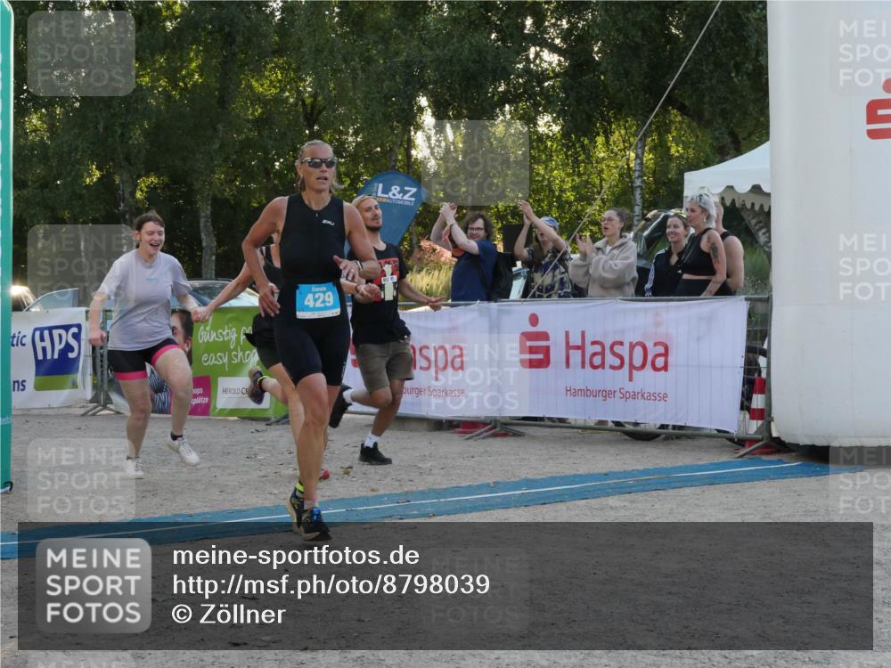 07.09.2025 - 19. Norderstedt Triathlon Zöllner http://msf.ph/oto/8798039 07.09.2025 17:43:51 Ziel 383, 429, 952 meine-sportfotos.de