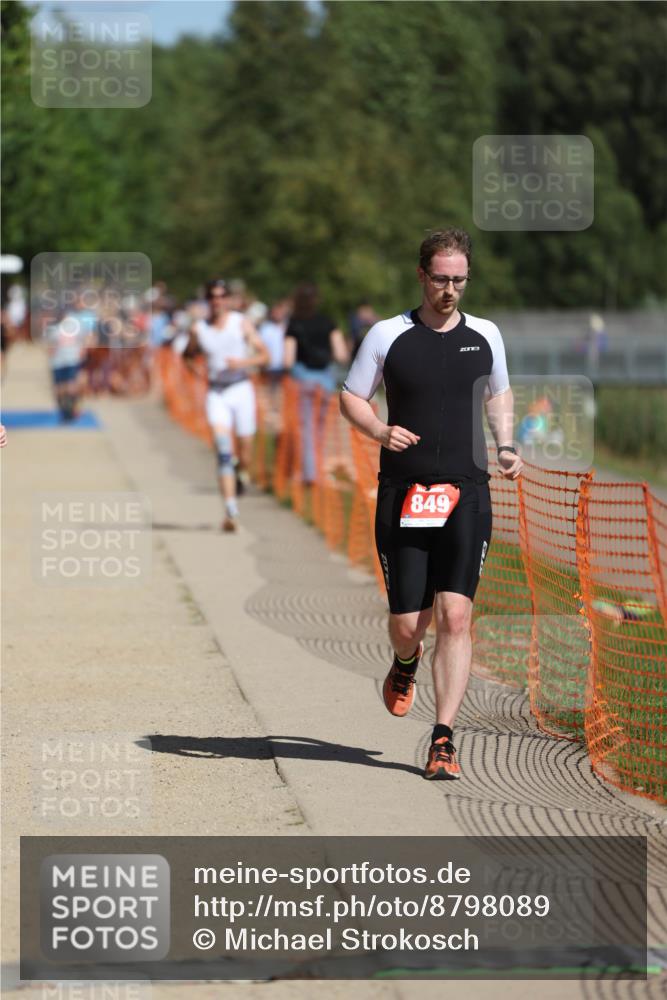07.09.2025 - 19. Norderstedt Triathlon Michael Strokosch http://msf.ph/oto/8798089 07.09.2025 12:24:17 Laufen 151, 697, 719, 849 meine-sportfotos.de