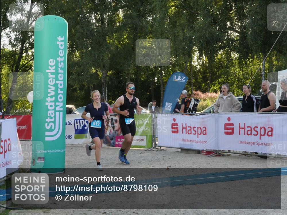 07.09.2025 - 19. Norderstedt Triathlon Zöllner http://msf.ph/oto/8798109 07.09.2025 17:45:17 Ziel 875, 912 meine-sportfotos.de