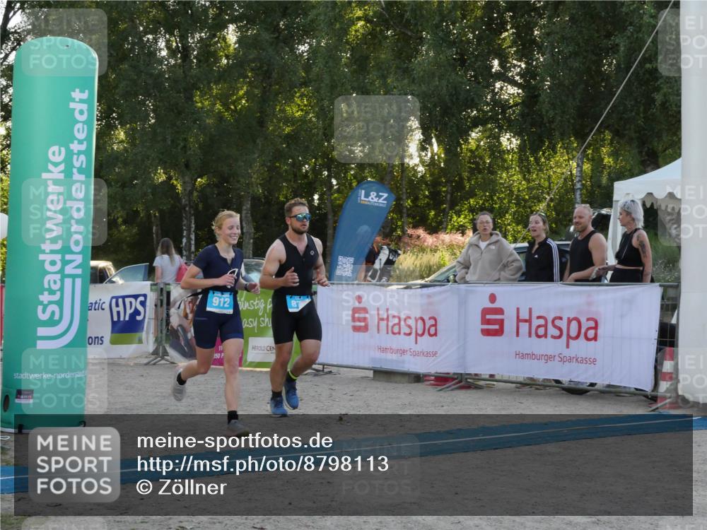 07.09.2025 - 19. Norderstedt Triathlon Zöllner http://msf.ph/oto/8798113 07.09.2025 17:45:17 Ziel 875, 912 meine-sportfotos.de