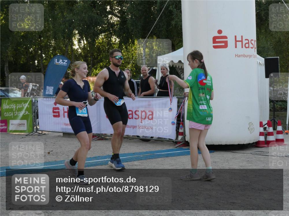 07.09.2025 - 19. Norderstedt Triathlon Zöllner http://msf.ph/oto/8798129 07.09.2025 17:45:19 Ziel 875, 912 meine-sportfotos.de
