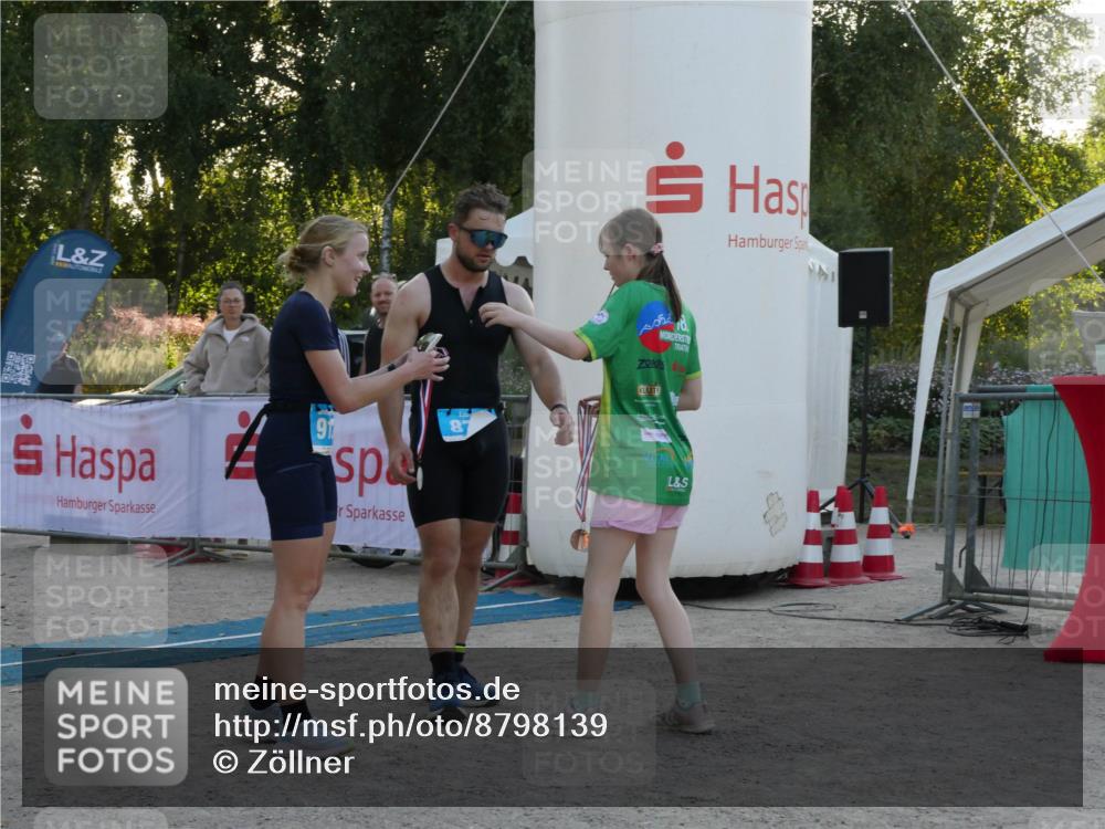 07.09.2025 - 19. Norderstedt Triathlon Zöllner http://msf.ph/oto/8798139 07.09.2025 17:45:20 Ziel 875, 912 meine-sportfotos.de