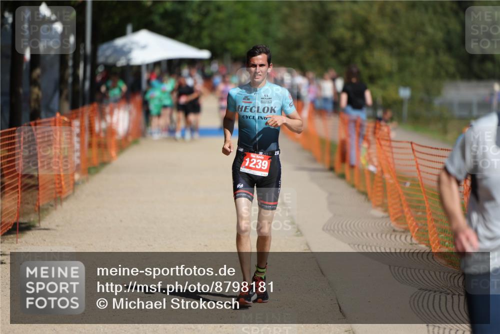 07.09.2025 - 19. Norderstedt Triathlon Michael Strokosch http://msf.ph/oto/8798181 07.09.2025 12:24:39 Laufen 826, 1239 meine-sportfotos.de