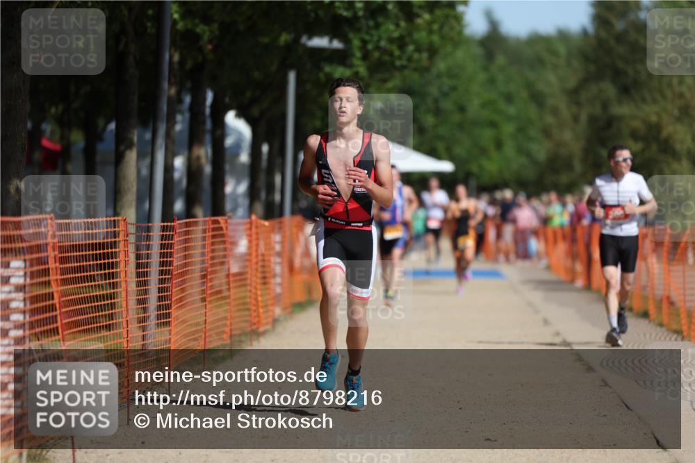 07.09.2025 - 19. Norderstedt Triathlon Michael Strokosch http://msf.ph/oto/8798216 07.09.2025 11:57:45 Laufen 300, 1186 meine-sportfotos.de