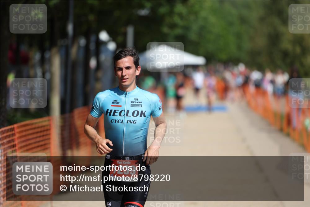 07.09.2025 - 19. Norderstedt Triathlon Michael Strokosch http://msf.ph/oto/8798220 07.09.2025 12:24:41 Laufen 826, 1239 meine-sportfotos.de
