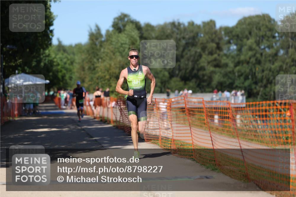 07.09.2025 - 19. Norderstedt Triathlon Michael Strokosch http://msf.ph/oto/8798227 07.09.2025 14:45:08 Laufen 996 meine-sportfotos.de