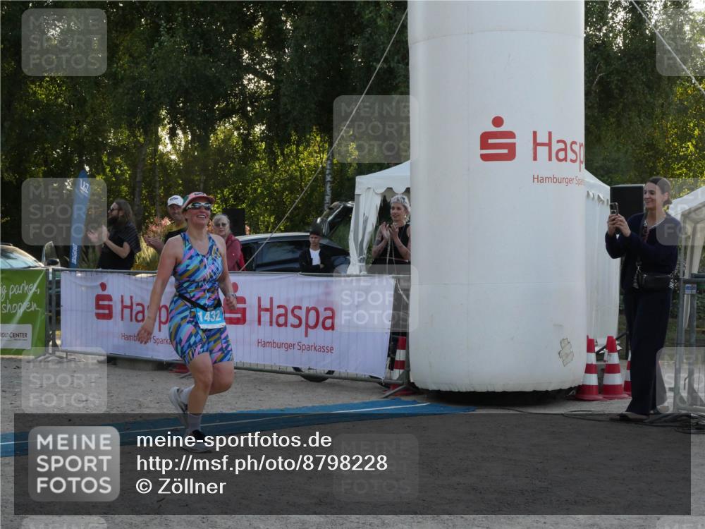 07.09.2025 - 19. Norderstedt Triathlon Zöllner http://msf.ph/oto/8798228 07.09.2025 17:49:39 Ziel 1432 meine-sportfotos.de