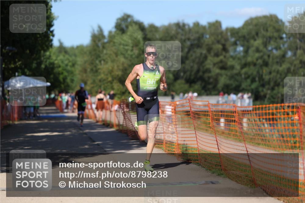 07.09.2025 - 19. Norderstedt Triathlon Michael Strokosch http://msf.ph/oto/8798238 07.09.2025 14:45:09 Laufen 996 meine-sportfotos.de