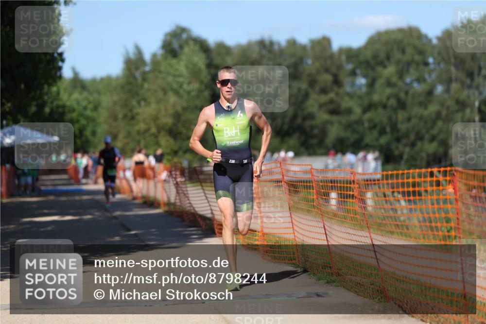 07.09.2025 - 19. Norderstedt Triathlon Michael Strokosch http://msf.ph/oto/8798244 07.09.2025 14:45:09 Laufen 996 meine-sportfotos.de