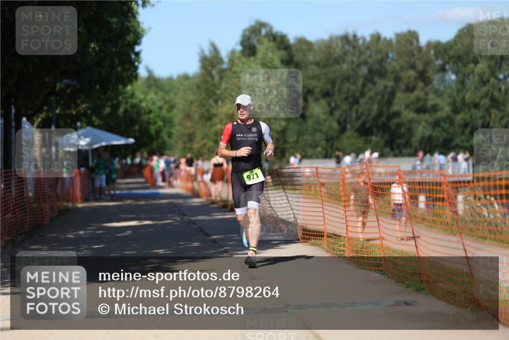 07.09.2025 - 19. Norderstedt Triathlon Michael Strokosch http://msf.ph/oto/8798264 07.09.2025 14:45:16 Laufen 971 meine-sportfotos.de