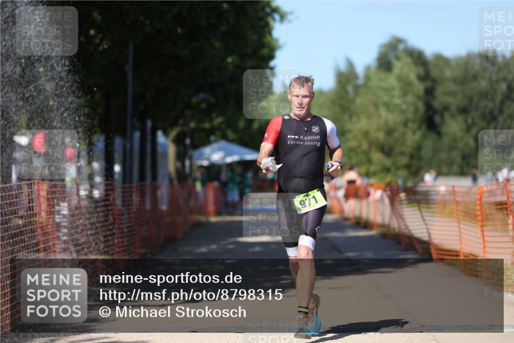 07.09.2025 - 19. Norderstedt Triathlon Michael Strokosch http://msf.ph/oto/8798315 07.09.2025 14:45:18 Laufen 971 meine-sportfotos.de