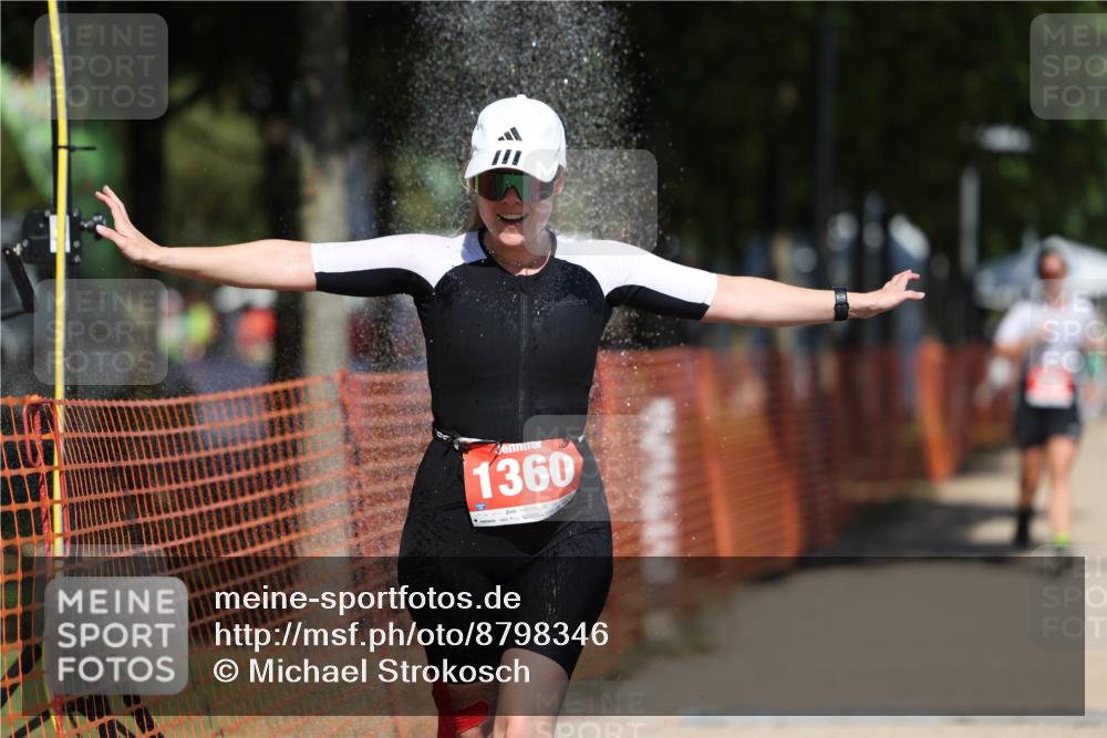 07.09.2025 - 19. Norderstedt Triathlon Michael Strokosch http://msf.ph/oto/8798346 07.09.2025 13:05:21 Laufen 737, 738, 1360 meine-sportfotos.de