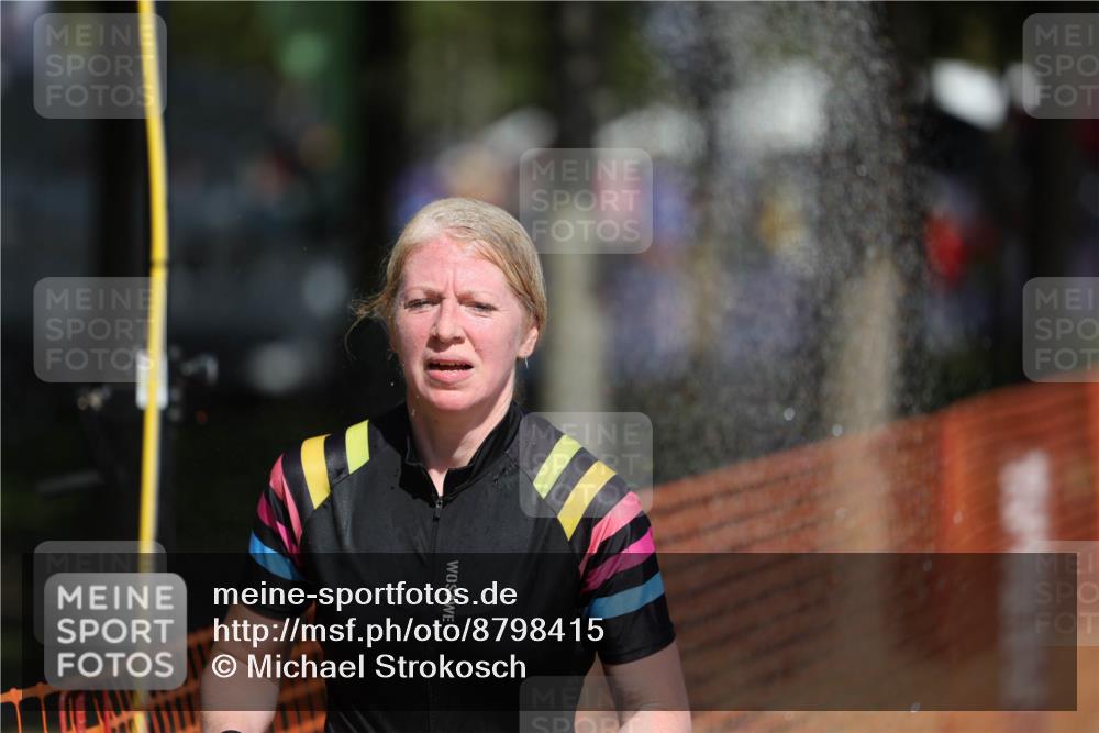 07.09.2025 - 19. Norderstedt Triathlon Michael Strokosch http://msf.ph/oto/8798415 07.09.2025 12:25:21 Laufen 299, 1327, 1367 meine-sportfotos.de