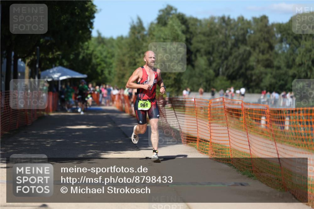 07.09.2025 - 19. Norderstedt Triathlon Michael Strokosch http://msf.ph/oto/8798433 07.09.2025 14:45:49 Laufen 961 meine-sportfotos.de
