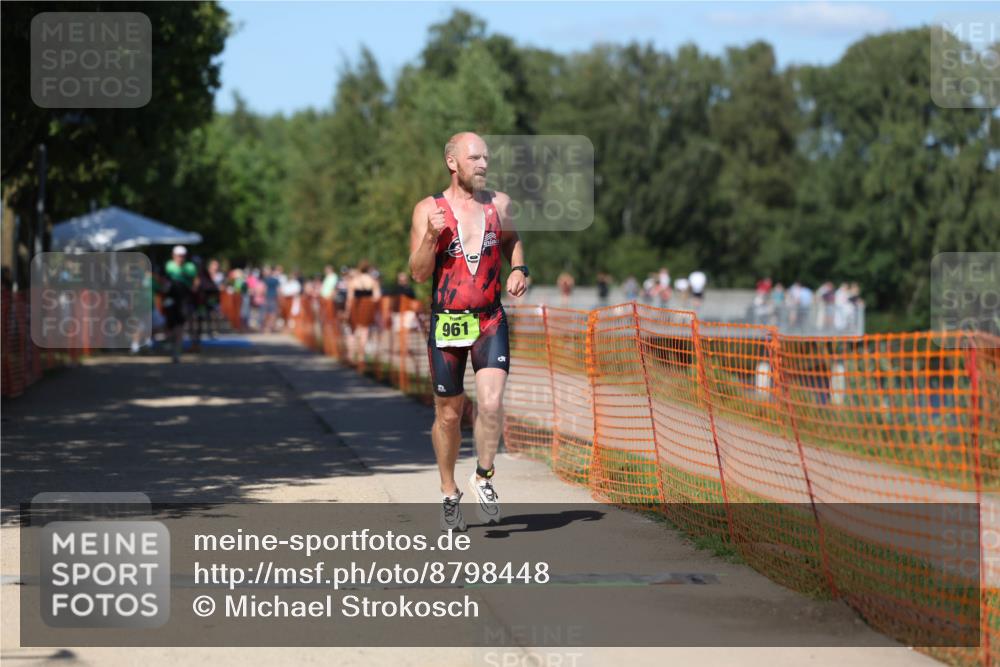07.09.2025 - 19. Norderstedt Triathlon Michael Strokosch http://msf.ph/oto/8798448 07.09.2025 14:45:49 Laufen 961 meine-sportfotos.de