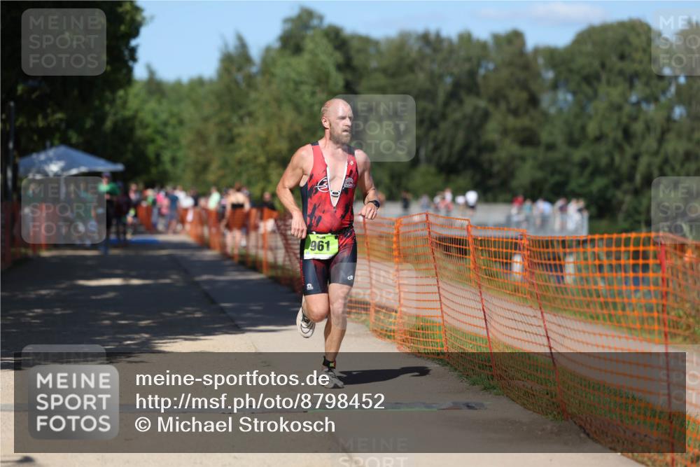 07.09.2025 - 19. Norderstedt Triathlon Michael Strokosch http://msf.ph/oto/8798452 07.09.2025 14:45:50 Laufen 961 meine-sportfotos.de