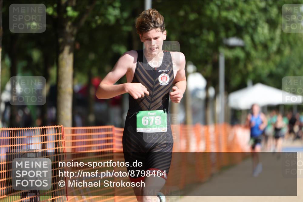 07.09.2025 - 19. Norderstedt Triathlon Michael Strokosch http://msf.ph/oto/8798464 07.09.2025 10:54:47 Laufen 99, 676, 678 meine-sportfotos.de