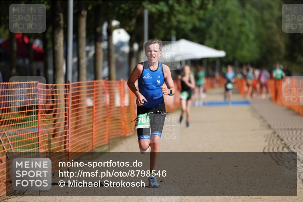 07.09.2025 - 19. Norderstedt Triathlon Michael Strokosch http://msf.ph/oto/8798546 07.09.2025 10:54:52 Laufen 676, 678 meine-sportfotos.de