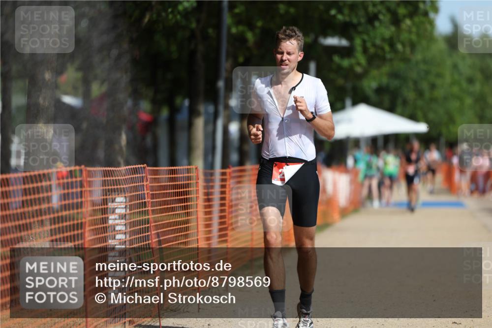 07.09.2025 - 19. Norderstedt Triathlon Michael Strokosch http://msf.ph/oto/8798569 07.09.2025 11:58:03 Laufen 276, 1219 meine-sportfotos.de