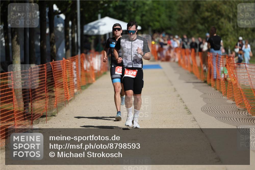 07.09.2025 - 19. Norderstedt Triathlon Michael Strokosch http://msf.ph/oto/8798593 07.09.2025 12:25:47 Laufen 824, 1378 meine-sportfotos.de
