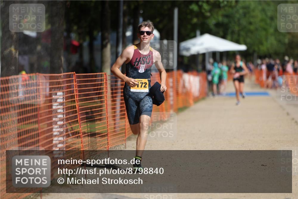 07.09.2025 - 19. Norderstedt Triathlon Michael Strokosch http://msf.ph/oto/8798840 07.09.2025 11:58:28 Laufen 185, 1172, 1182 meine-sportfotos.de