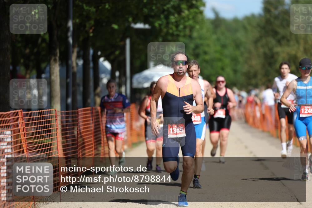 07.09.2025 - 19. Norderstedt Triathlon Michael Strokosch http://msf.ph/oto/8798844 07.09.2025 12:28:28 Laufen 165, 278, 1197, 1249, 1348, 1365 meine-sportfotos.de