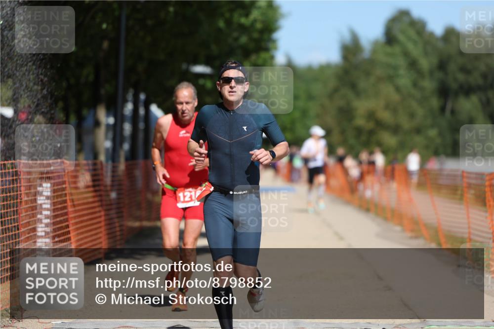 07.09.2025 - 19. Norderstedt Triathlon Michael Strokosch http://msf.ph/oto/8798852 07.09.2025 13:06:10 Laufen 811, 1216, 1366 meine-sportfotos.de