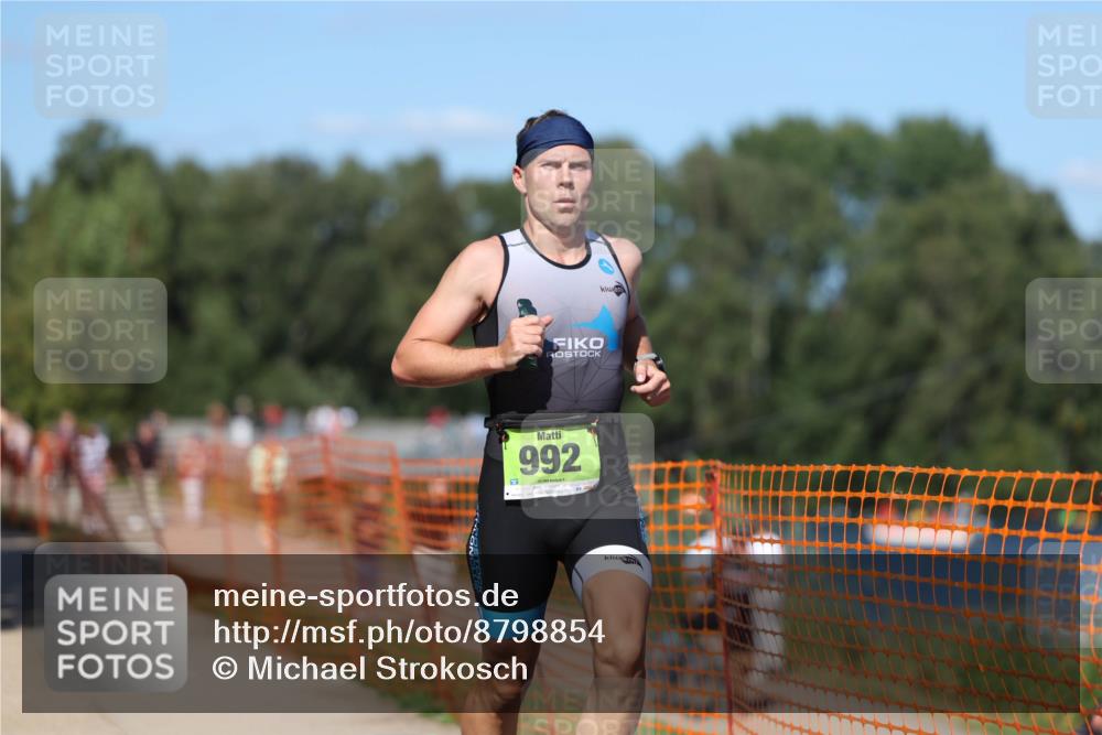 07.09.2025 - 19. Norderstedt Triathlon Michael Strokosch http://msf.ph/oto/8798854 07.09.2025 14:46:31 Laufen 992, 1007 meine-sportfotos.de