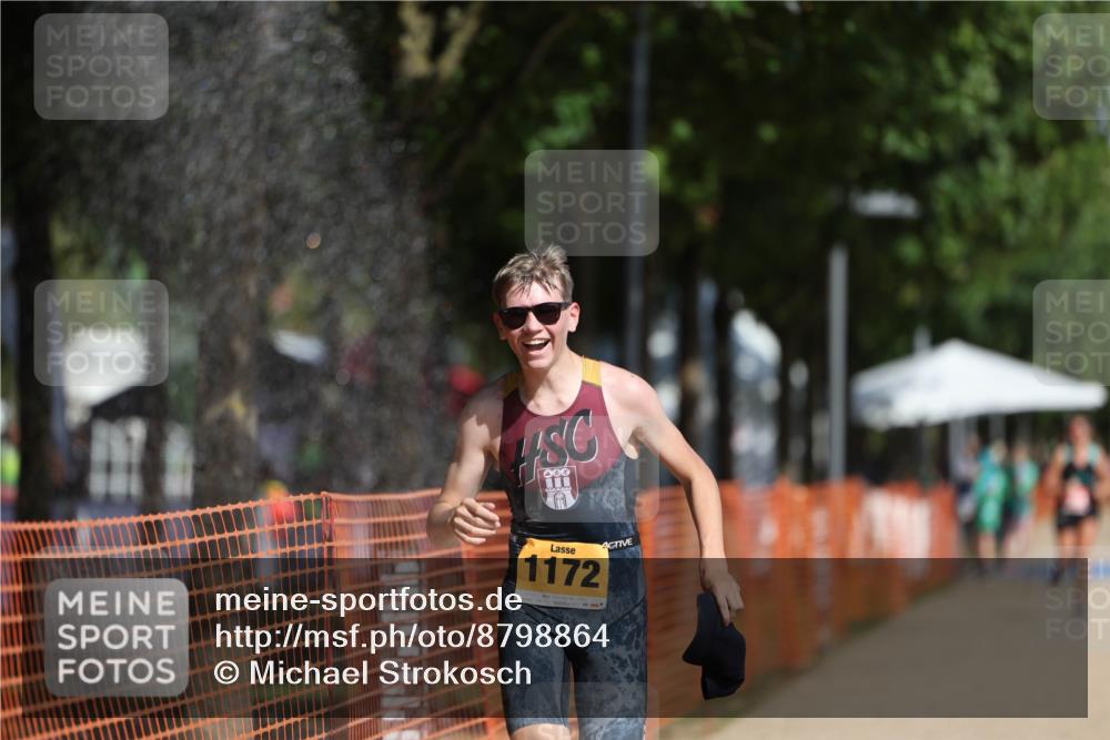 07.09.2025 - 19. Norderstedt Triathlon Michael Strokosch http://msf.ph/oto/8798864 07.09.2025 11:58:30 Laufen 185, 1172, 1182 meine-sportfotos.de
